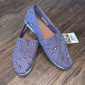 Black plum eyes Toms - NWT